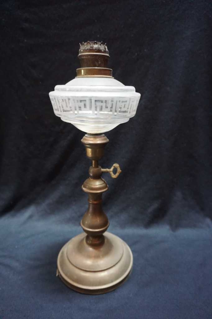 Minyak Kristal Lampu Duduk Leter G