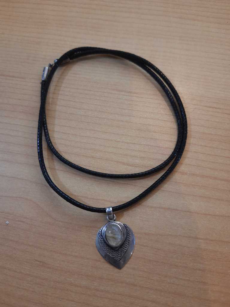 Kalung liontin perak batu bulu macan