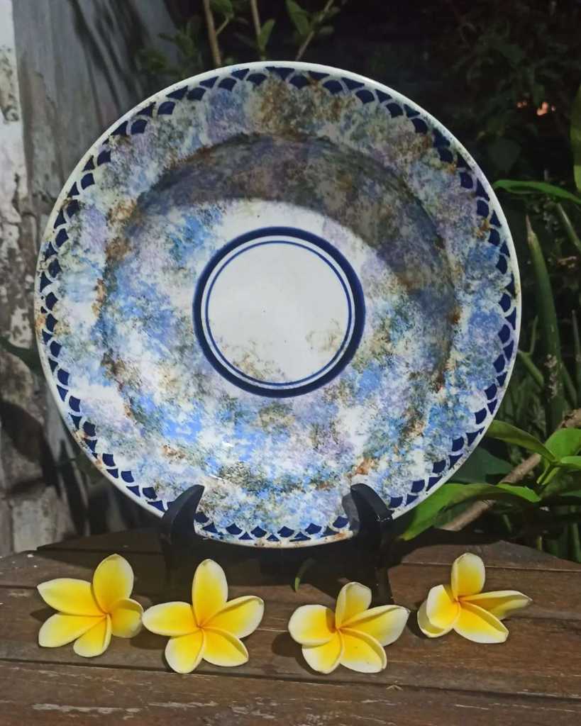 Piring Keramik Antik