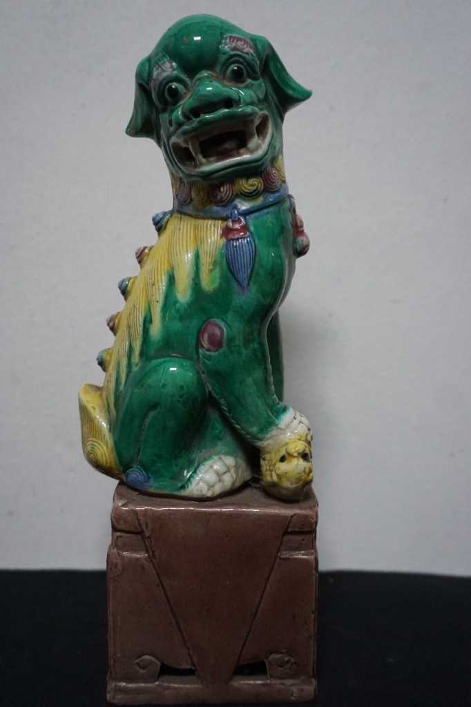 patung porselin kilin