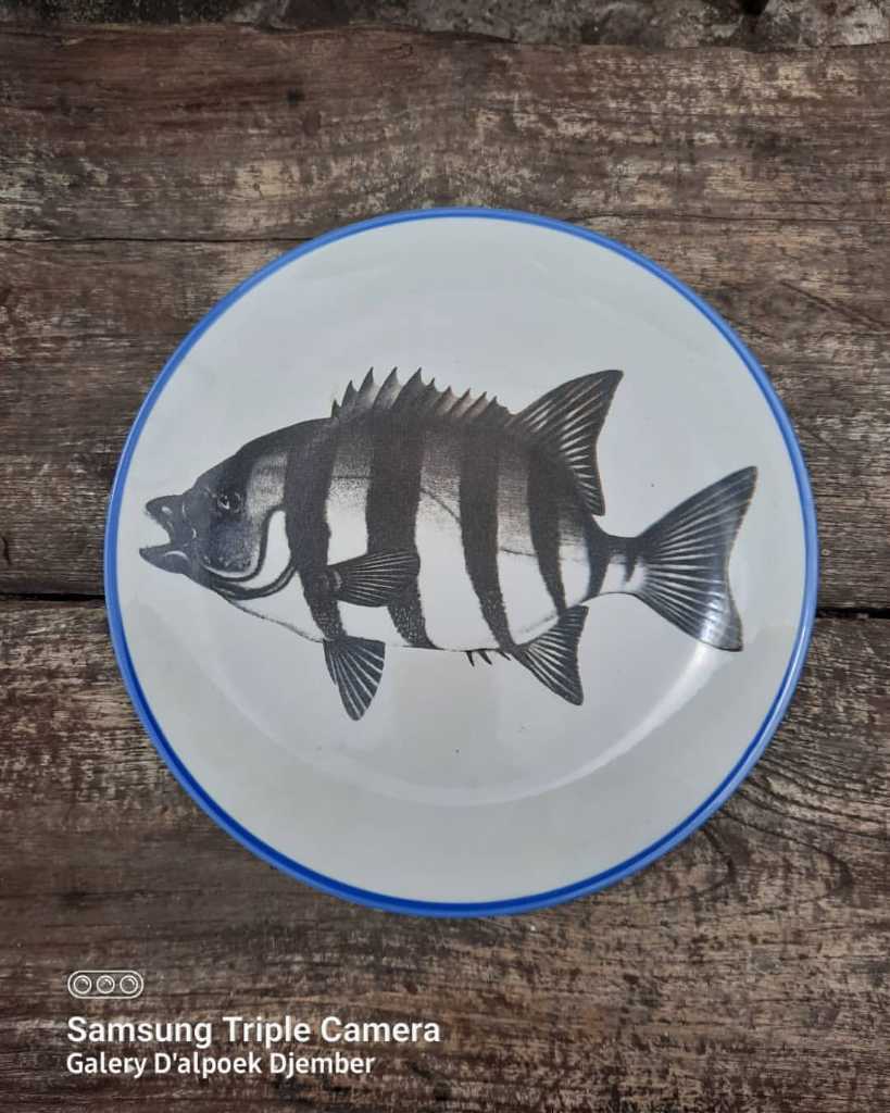 Piring Keramik Antik