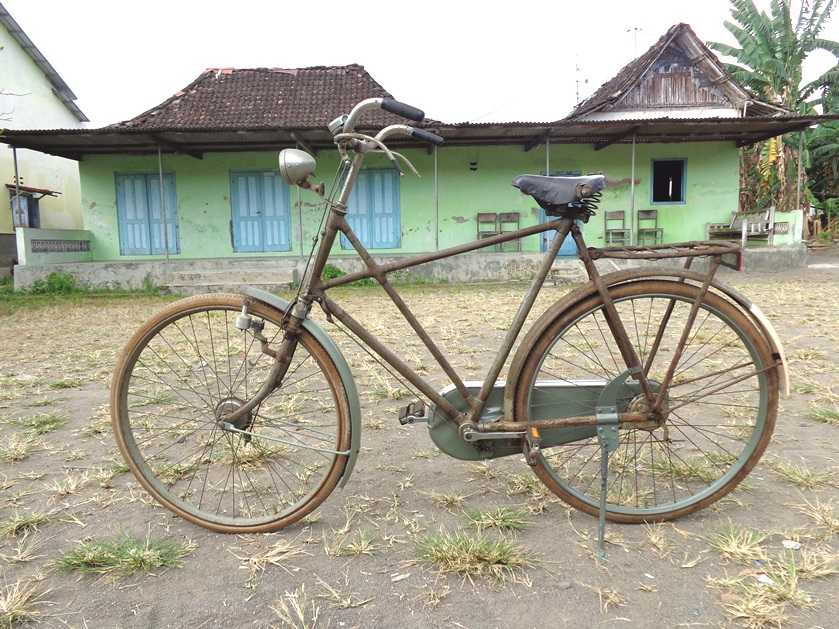 GAZELLE KRUISFIETS - 60 Cm - Frame Nr. 649664 - Thn. 1940 (541 –SEPEDA ANTIK)