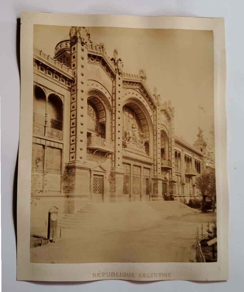 Foto Antik / Foto Kuno "dua muka" (REPUBLIQUE ARGENTINE - PAVILLON CHINOIS); estimasi tahun 1900-an awal; ukuran 28cm x 22cm (MKD 0009)