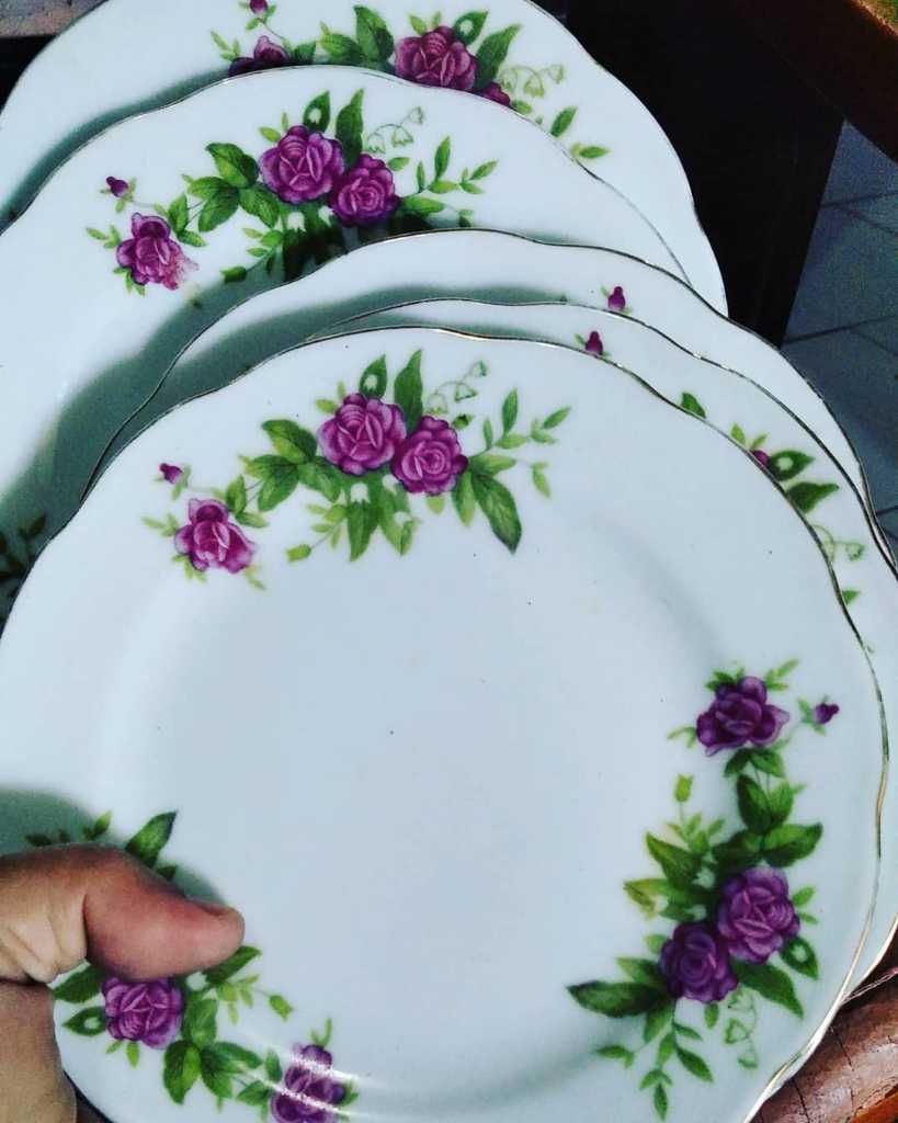 Piring Keramik Vintage