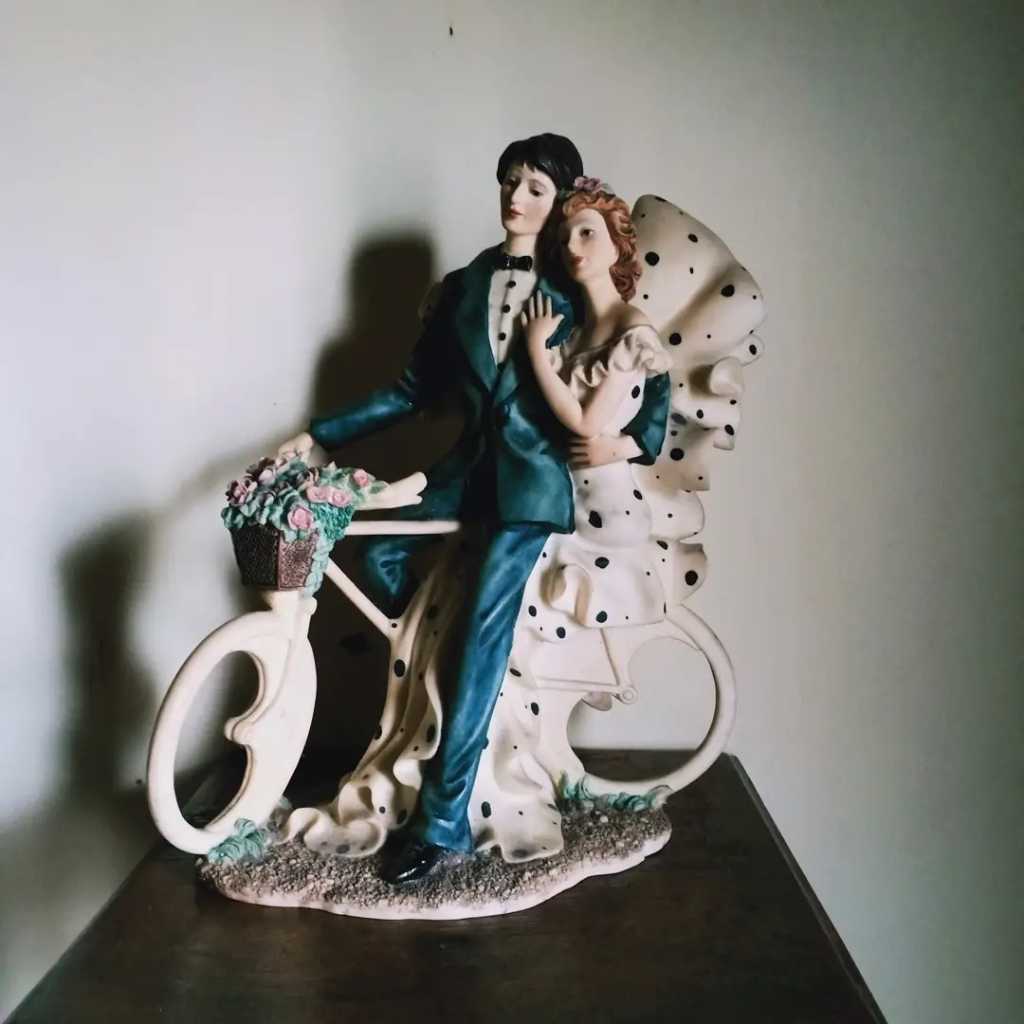 Patung Porcelain Antik