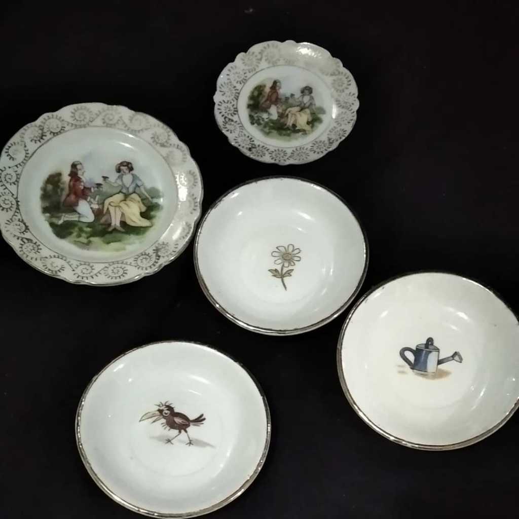 Piring Keramik Vintage