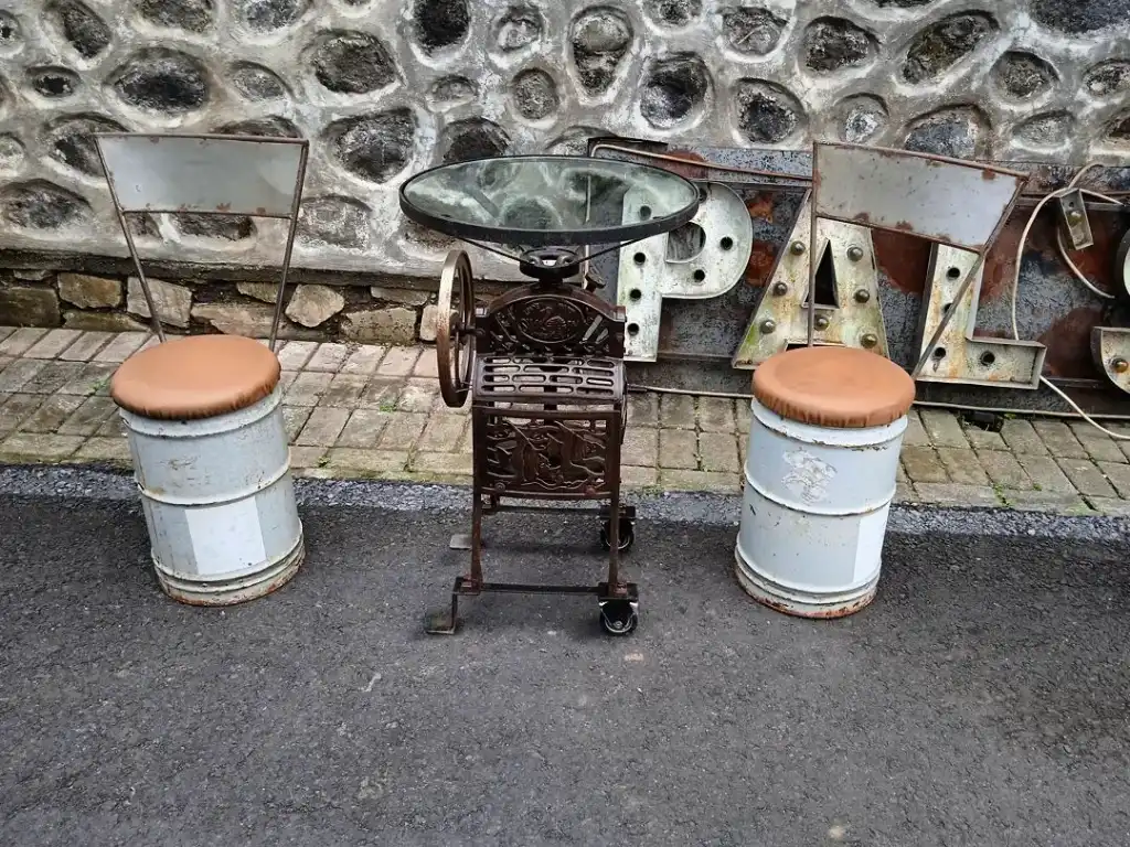 Set meja bangku Industrial vintage.