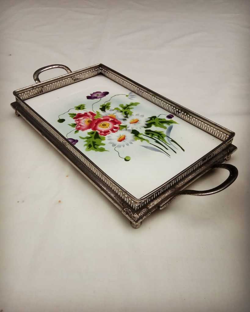 Nampan Keramik Eropa Antik