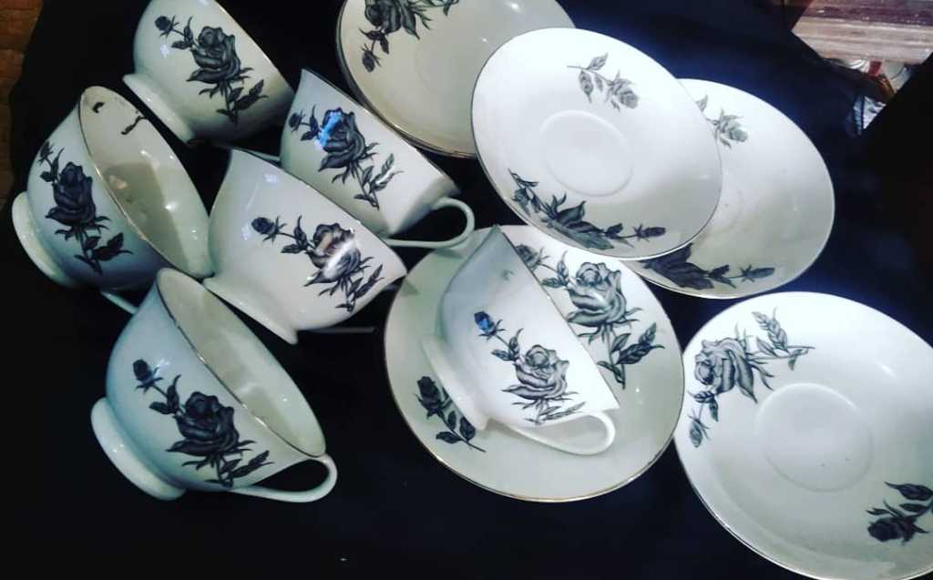 Cangkir Keramik Vintage