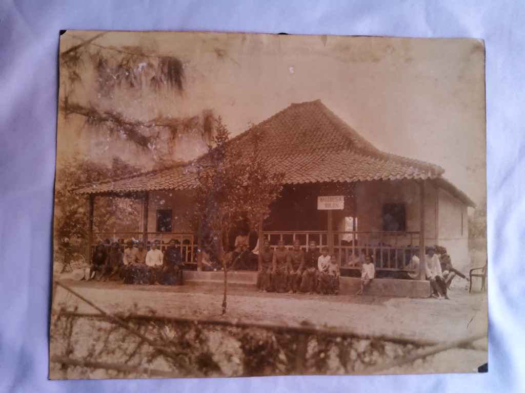 Foto Antik / Foto Kuno ; estimasi tahun 1900-an awal; ukuran 29cm x 23cm