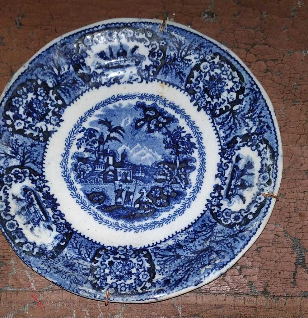 Piring Keramik Vintage