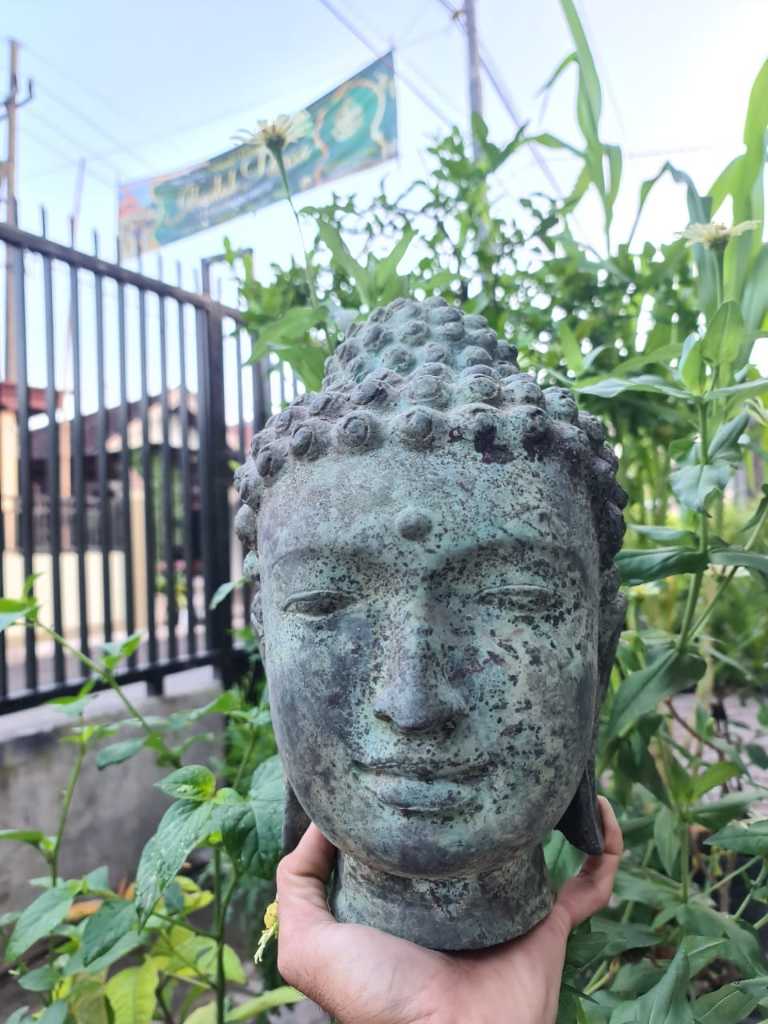 Kepala Budha Perunggu Antik