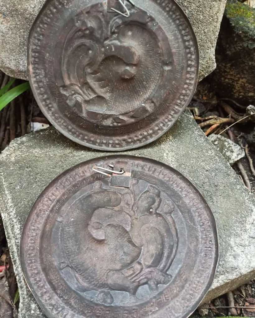 Sepasang hiasan dinding