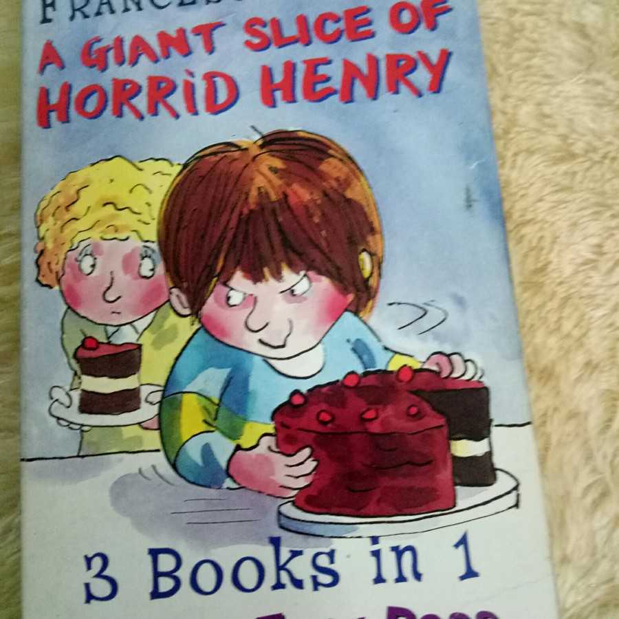Novel A giant slice of horrid henry ; 3 books in 1
