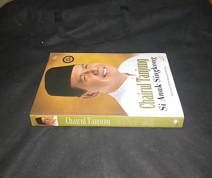 Buku CHAIRUL TANJUNG Si Anak Singkong - Terbitan KOMPAS Djakarta - Tahun 2012 - Ukuran BUKU  23 cm x 15 cm x 2,2 cm