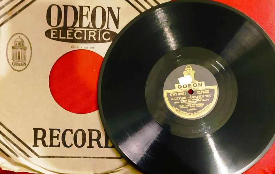 Piringan Hitam Lucky Me - Lovable you