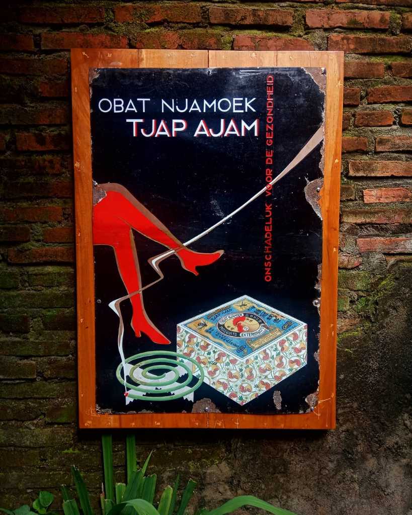 Enamel "Obat Njamoek Tjap Ajam"  jaman penjajahan Belanda