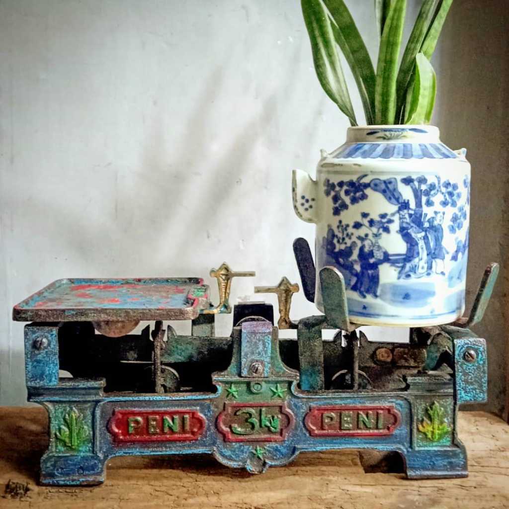 Timbangan Vintage Kuningan