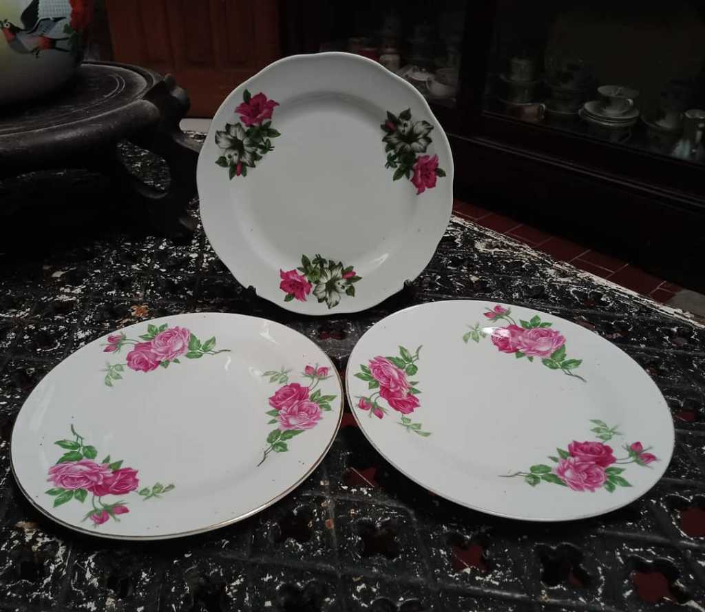 Piring Porcelain Vintage