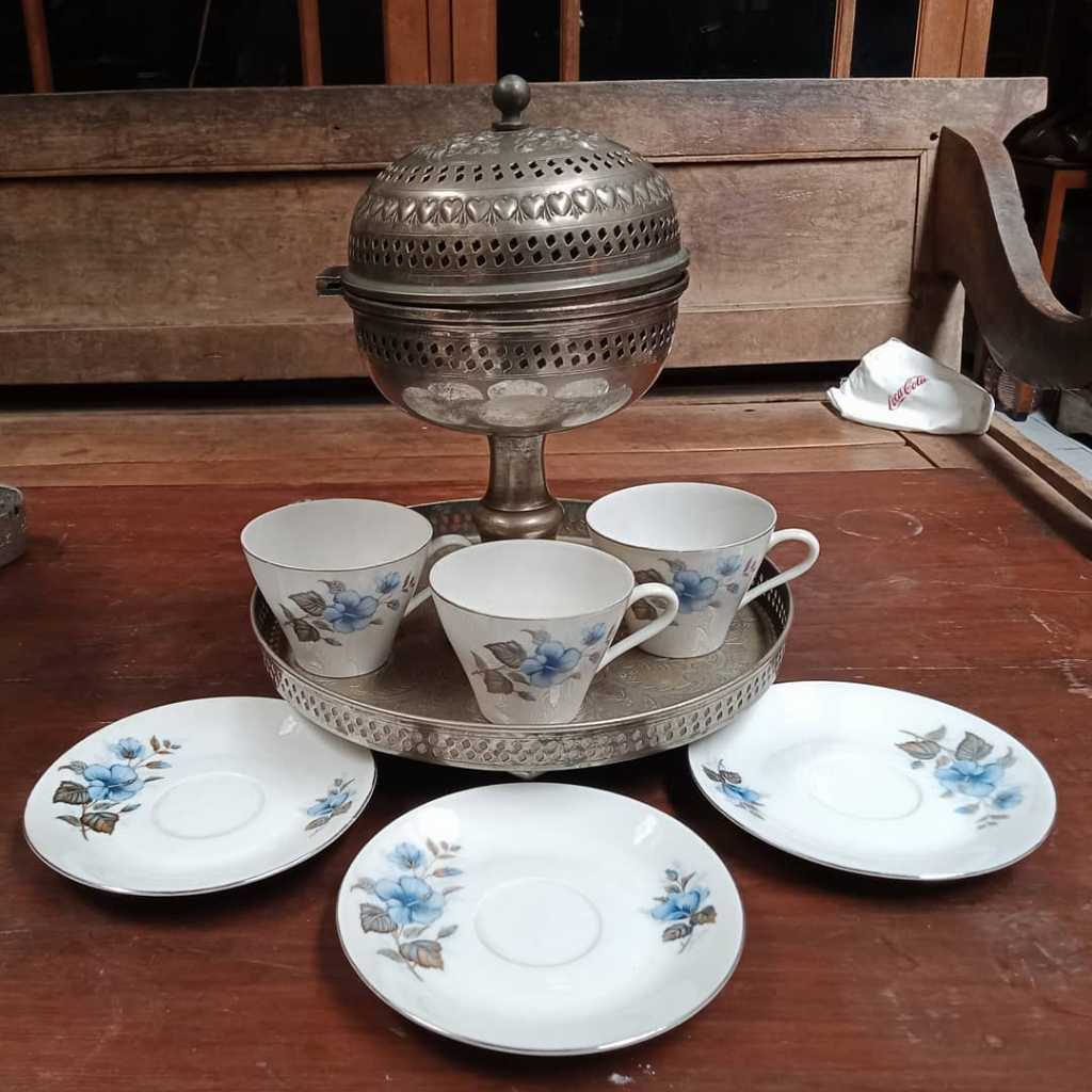 Cangkir Porcelain Vintage