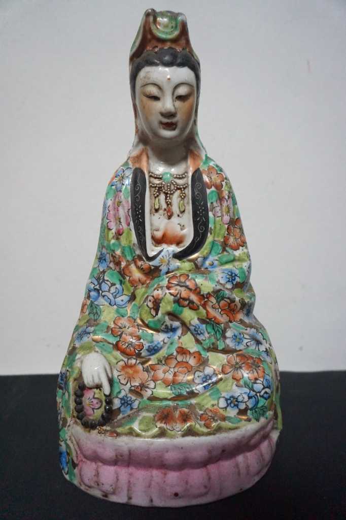 patung porcelain Dewi Kuan im