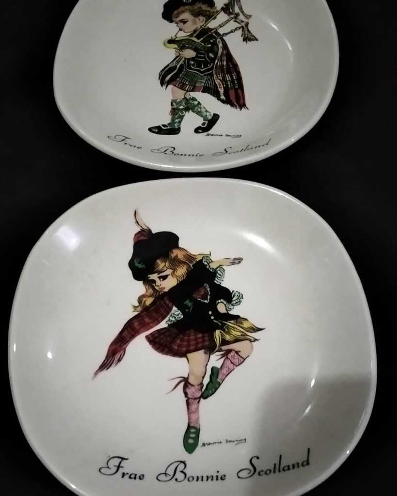 Piring Porcelain Vintage