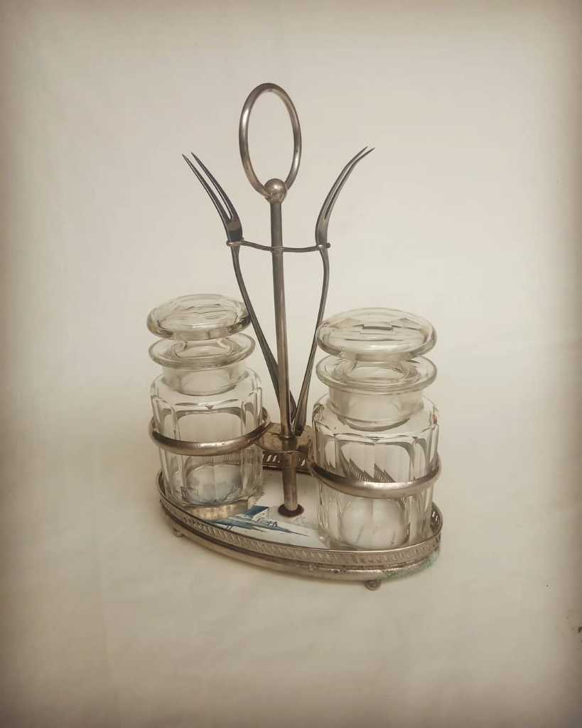 Tempat Acar Keramik Eropa Antik