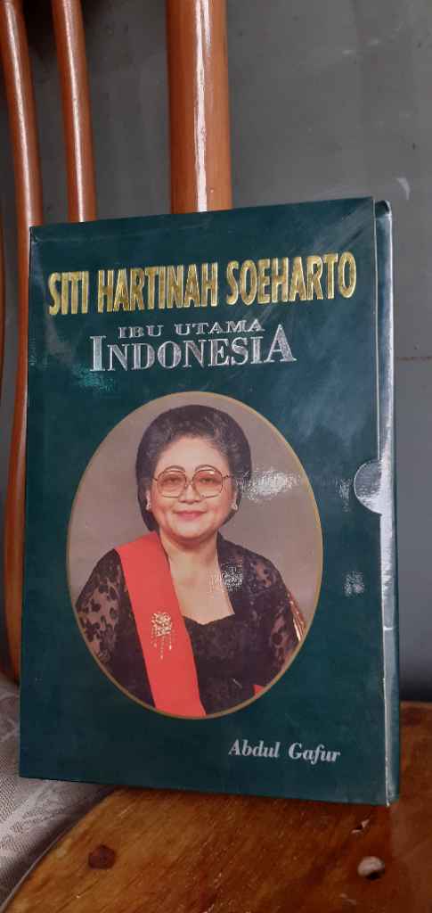 Buku Siti Hartinah Soeharto