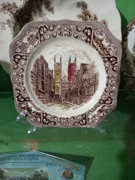 Piring Porcelain Vintage