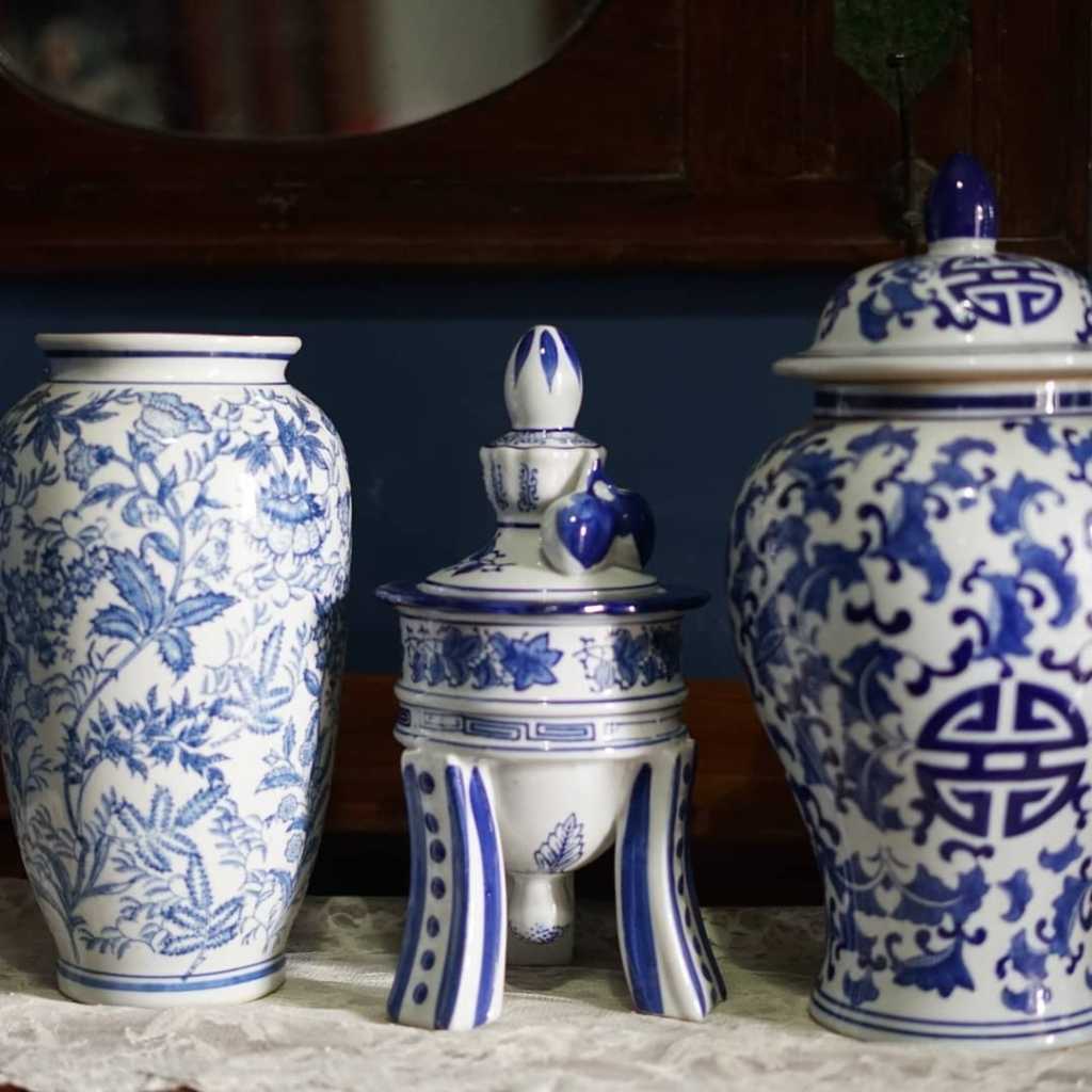 Vas Porcelain Vintage