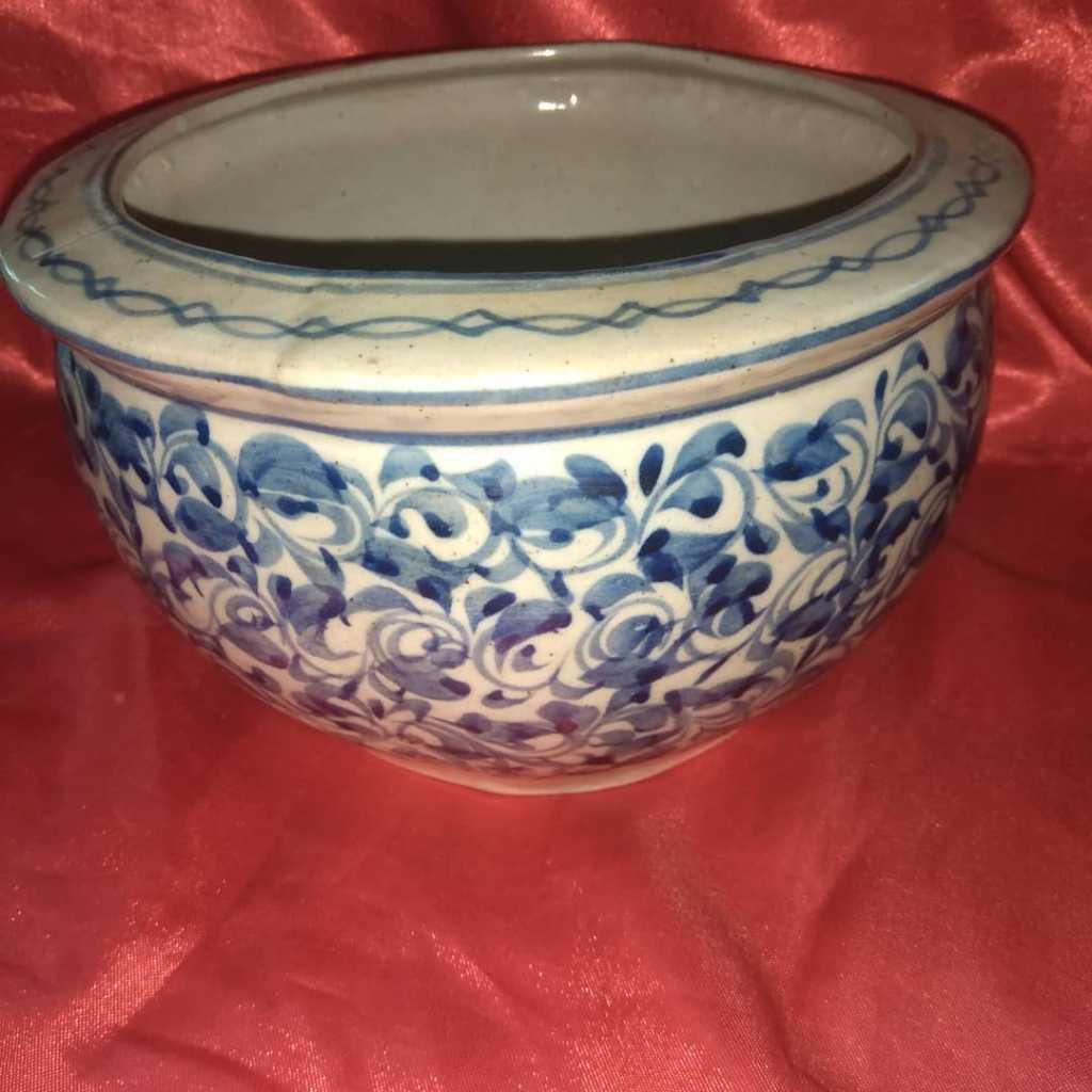 Pot keramik kuno lawas dan langka