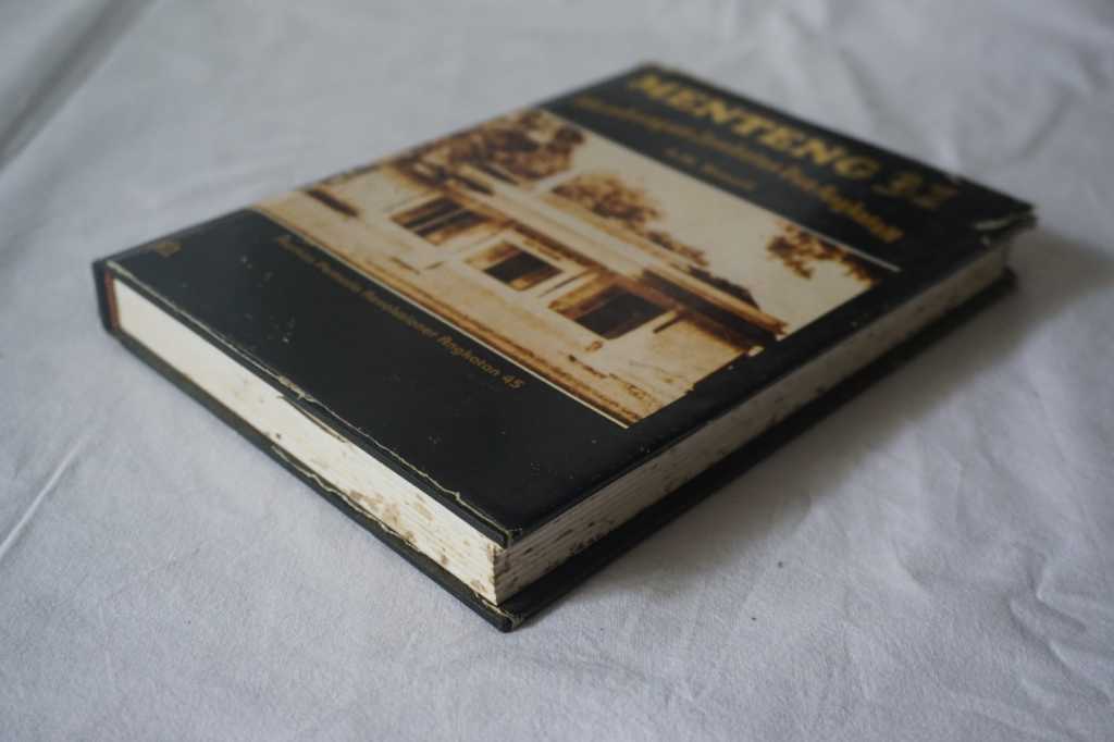 Buku menteng 31 membangun jembatan dua angkatan