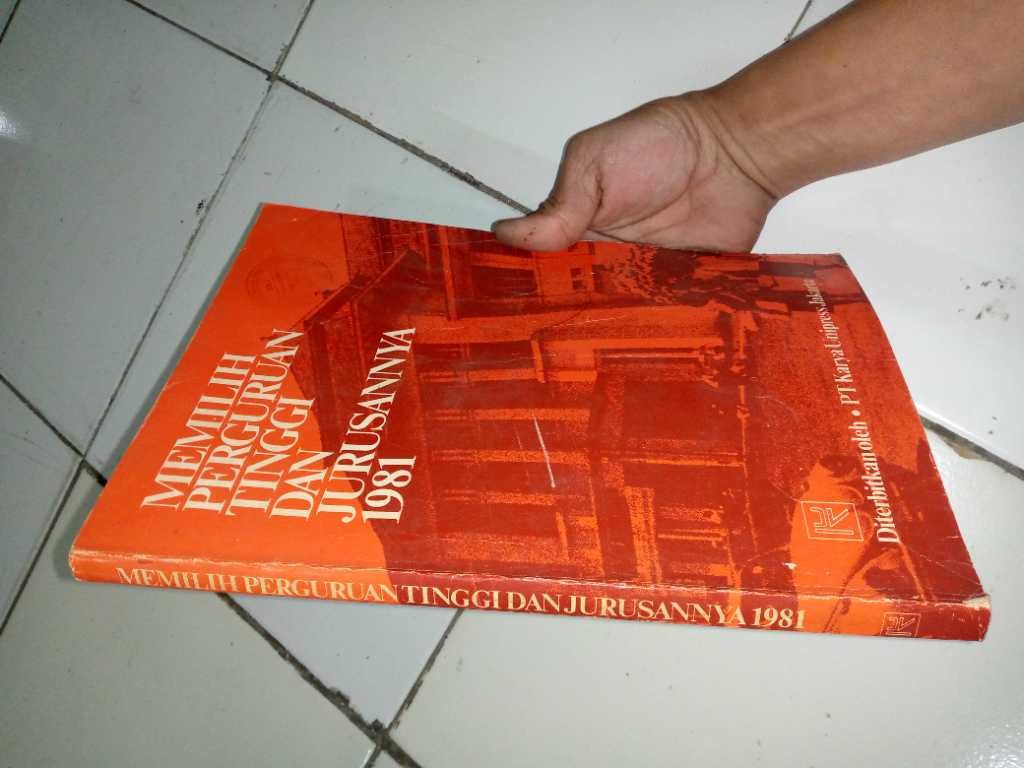 Buku Jadul MEMILIH PERGURUAN TINGGI DAN JURUSANNYA    Terbitan PT Karya Unipress Jakarta  Tahun 1981