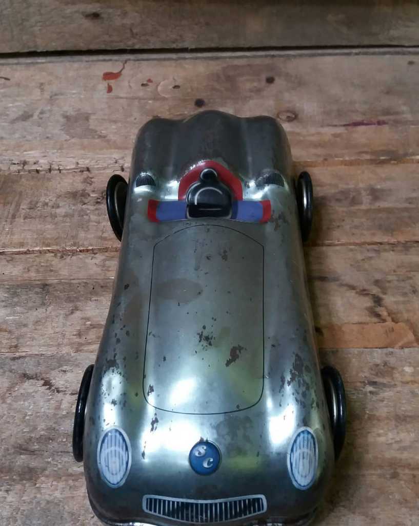 Kaleng jadul Bekas tempat coklat 100 rb