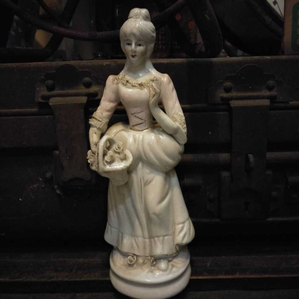Patung Porcelain Vintage
