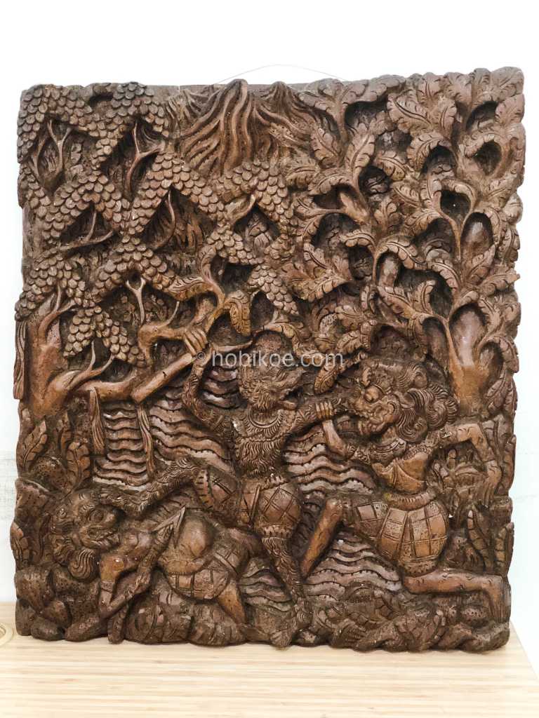 Ukiran Kayu Hiasan Dinding Anoman Vs Rahwana