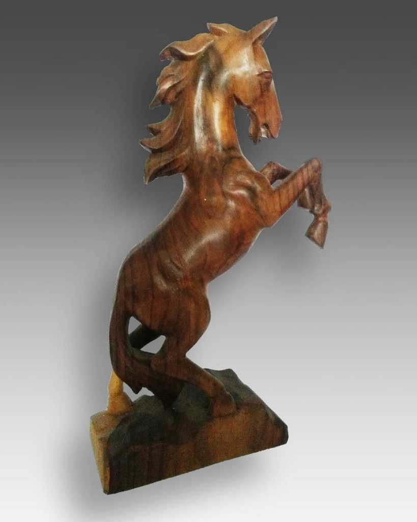 Patung Kuda Bahan Kayu