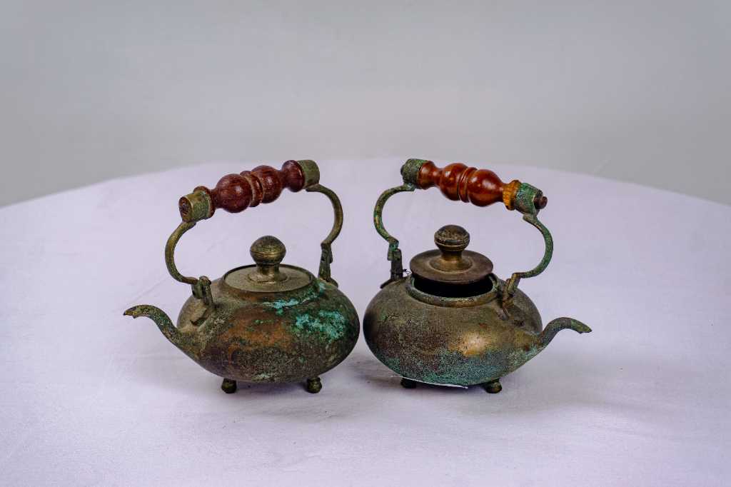 Teko Kuningan Vintage