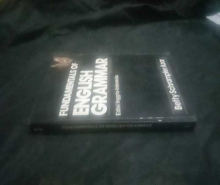 Buku FUNDAMENTALS OF ENGLISH GRAMMAR - Terbitan Binarupa Aksara - Tahun 1993