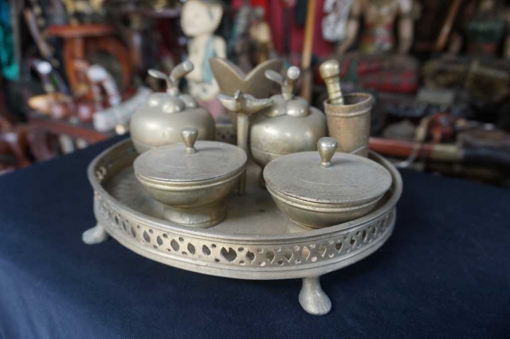 satu set Tempat kinang