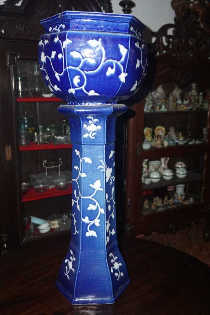 Pot Motif Bunga Persegi Warna Biru