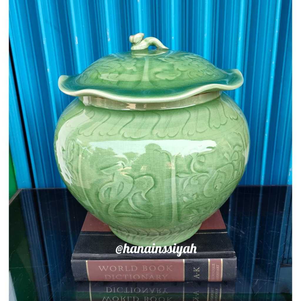 Gucci Celedon Apel Motif timbul dan tiap bagian sisi berbeda motif