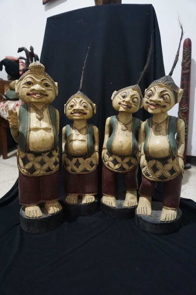 Patung Kayu Punakawan