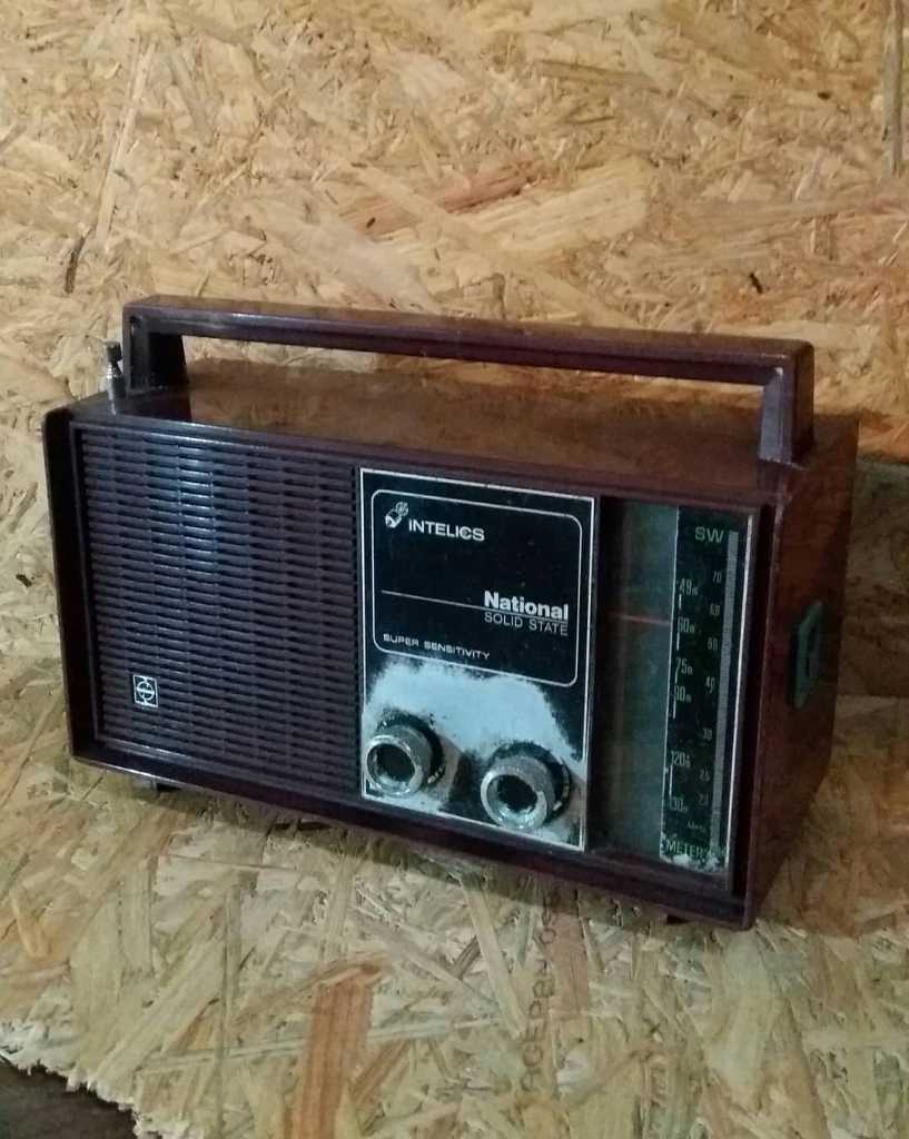 National intelics... Merah maron...