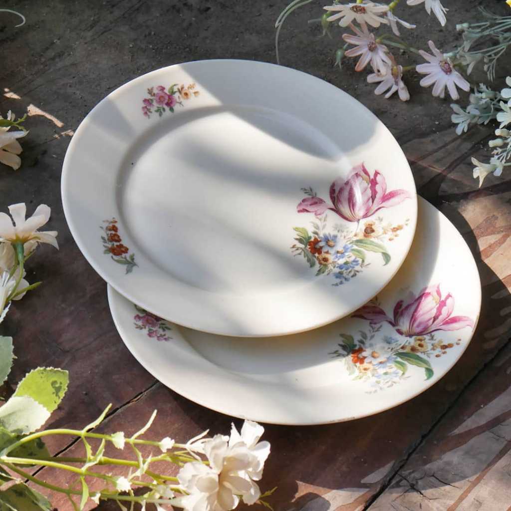 Piring Porcelain Antik Eropa