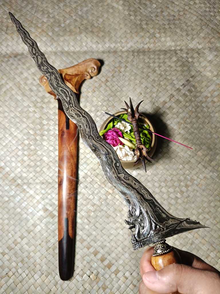 KERIS PUSAKA BERTUAH TRIMURDA GANAN NAGA TAPA LUK 19 BANTEN ELSUBHA