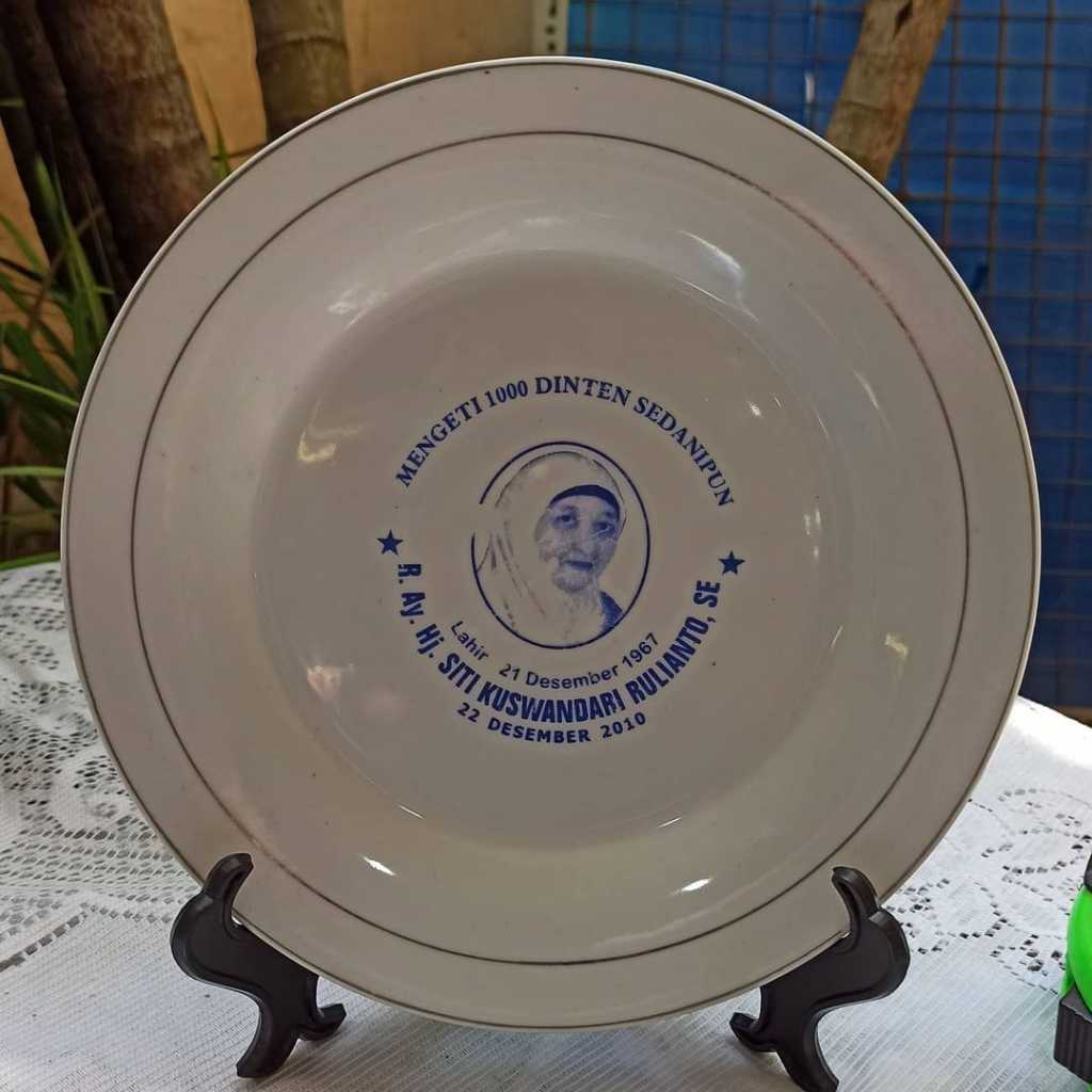 Piring Keramik Vintage