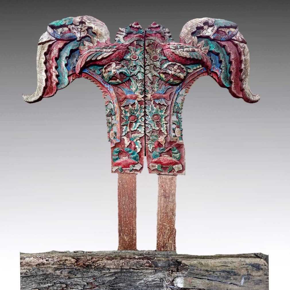 Satu Pasang Tiang Kapal