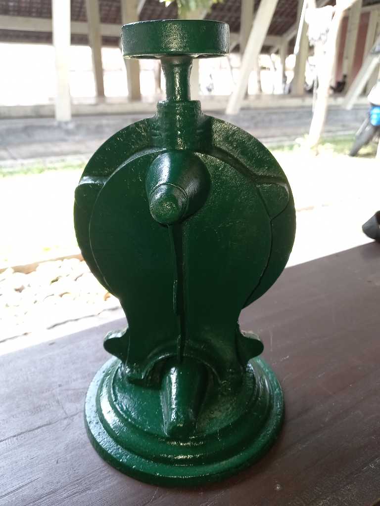 Timbangan Vintage Kuningan