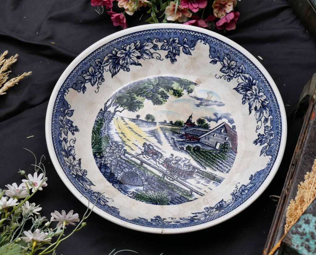 Piring Porcelain Antik Jepang